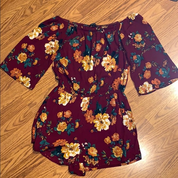 Women/Teen’s floral and maroon romper - Picture 1 of 3
